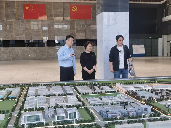 探索校企合作新路徑 攜手并進(jìn)共謀發(fā)展｜沈陽(yáng)開放大學(xué)黨委書記馬麗一行到集團(tuán)開展交流座談